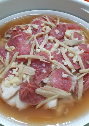 A picture of Steam Chicken with Chinese Sausage.