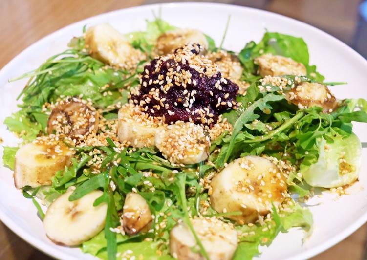 Salad Arugula pisang dengan vinagratte Sauce