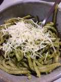Espagueti con pesto (albahaca y semilla de girasol)