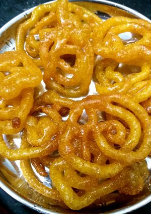 सूजी आटा की जलेबी (suji atta ki jalebi recipe in Hindi) रेसिपी मुख्य फोटो