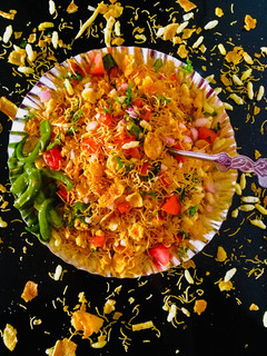 ખમણ ની ભેળ (Khaman Bhel Recipe In Gujarati) રેસીપી મુખ્ય ફોટો