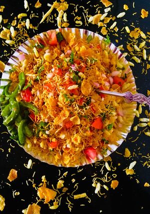 ખમણ ની ભેળ (Khaman Bhel Recipe In Gujarati) રેસીપી મુખ્ય ફોટો
