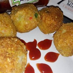 A picture of SWEET POTATOES BALL😋.