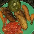 Milanesas de berenjenas con puré y tomates