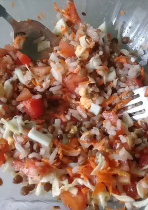 Una foto de 🌹Ensalada de lentejas y arroz🌹