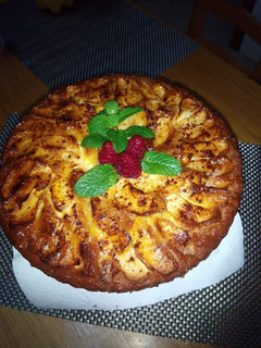 Una foto de Bizcocho de yogurt y manzana