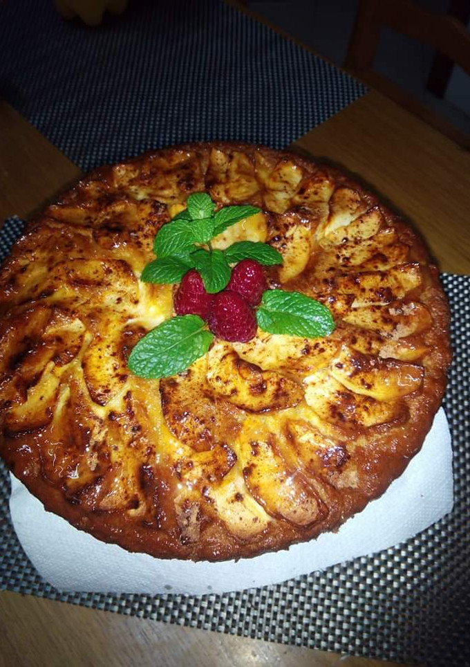 Una foto de Bizcocho de yogurt y manzana
