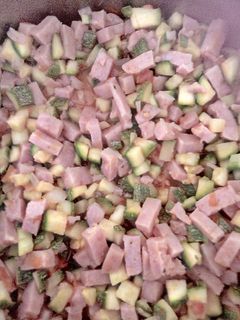 Una foto de Calabacitas a la mexicana con carne de chuletas ahumadas