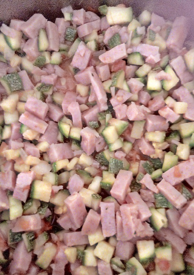 Una foto de Calabacitas a la mexicana con carne de chuletas ahumadas