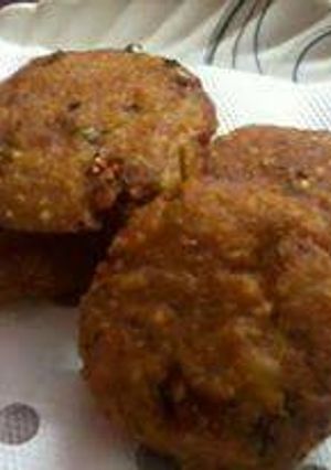 A picture of Poha aloo kachori.