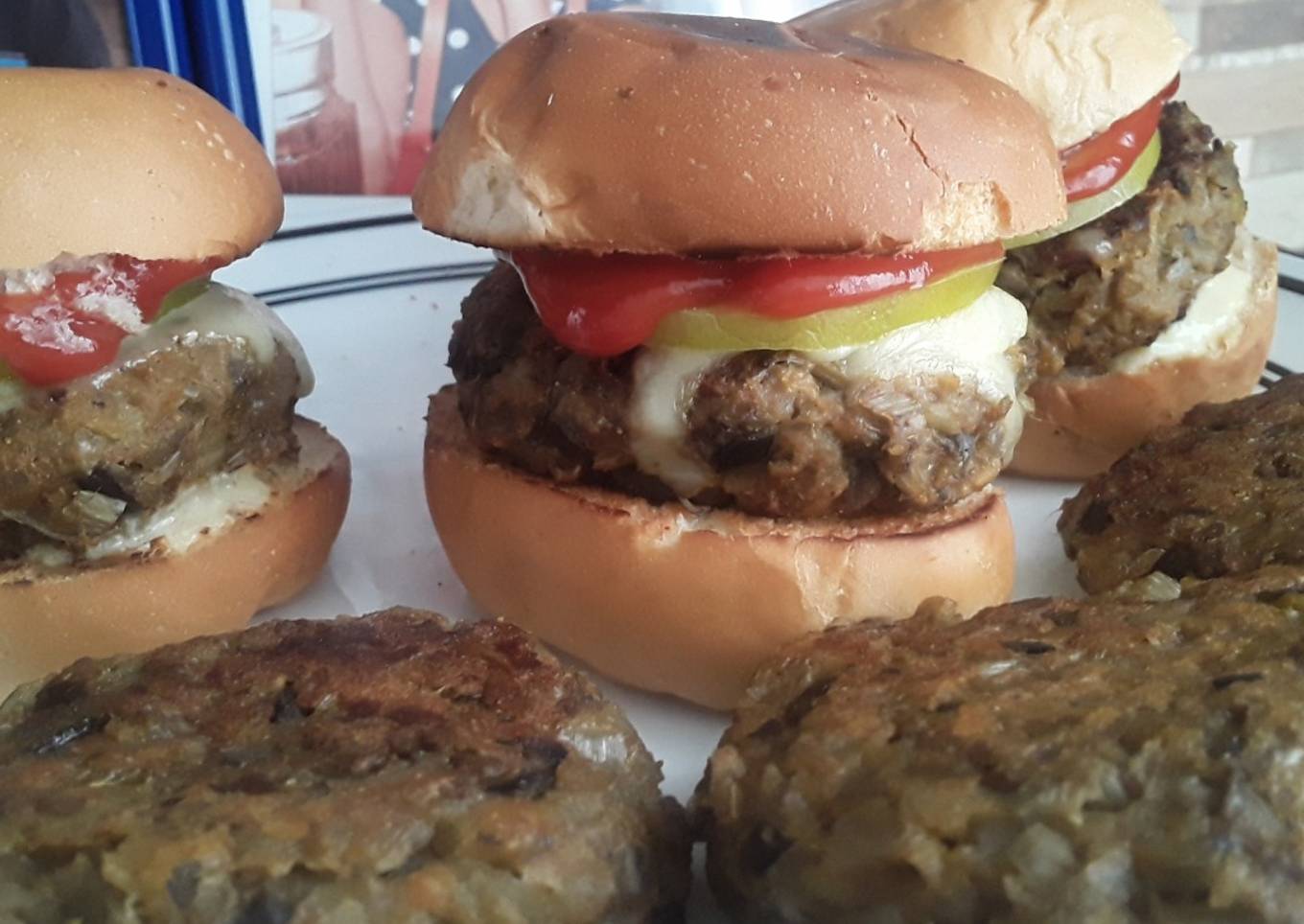 Hamburguesas de champiñones... 🍄🌰🍅🧀🍔