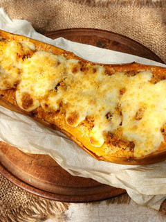 Una foto de 💫 Calabaza rellena de arroz y bolognesa gratinadas 💫