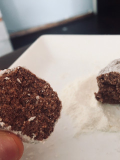 Una foto de Trufas KETO de chocolate y coco