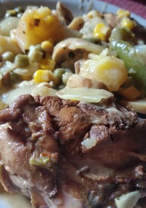 Una foto de Pollo a la crema con champiñón