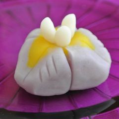 A picture of Nerikiri Wagashi: "菖蒲 Shobu （Iris）".
