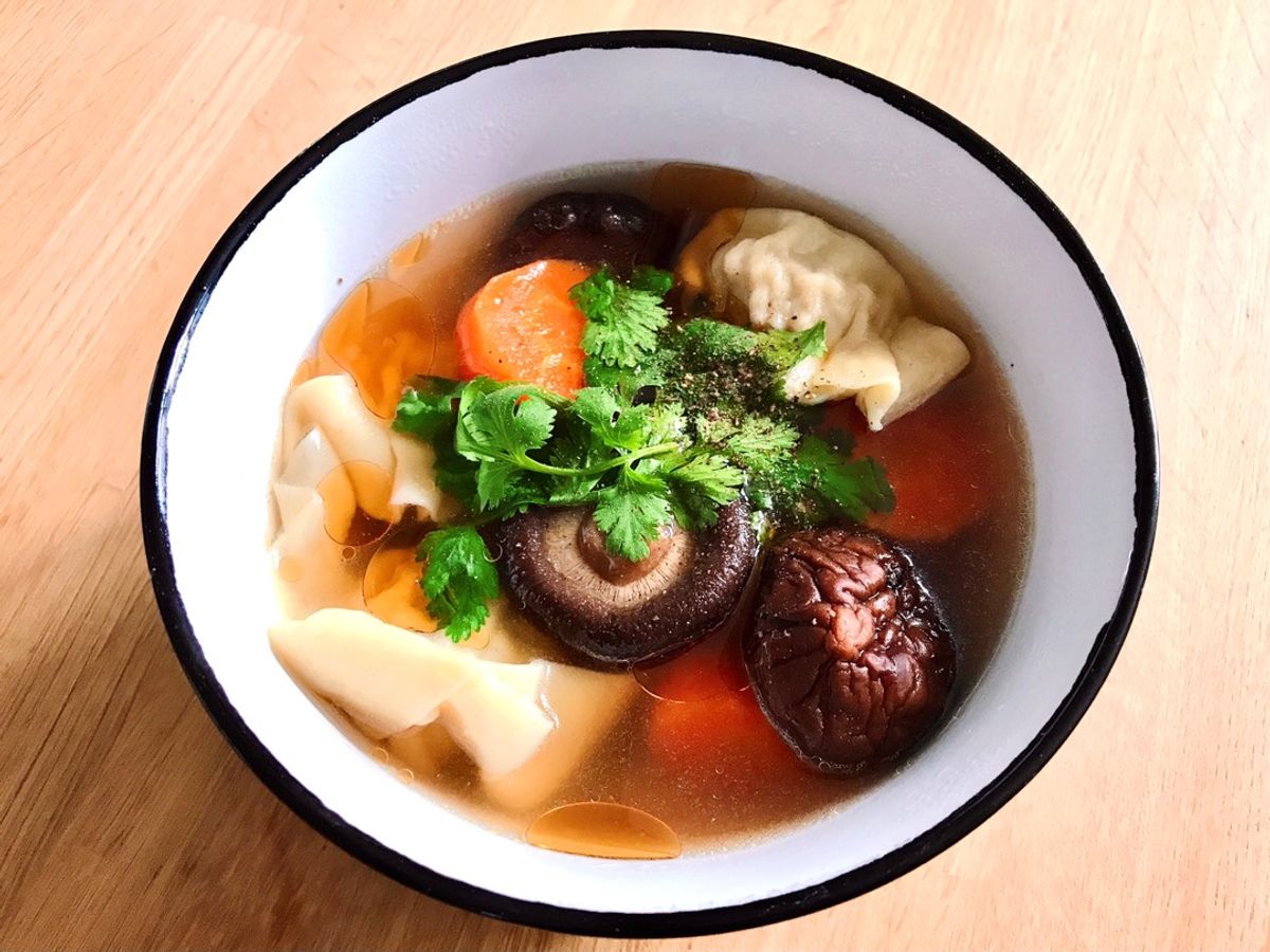 Súp Nấm Hương Hoành Thánh Tôm Thịt