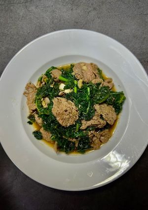 Hình của món Cải Kale 🥬 Xào Thịt Bò 🥩.