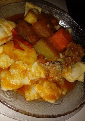 Una foto de Estofado de carne y ravioles