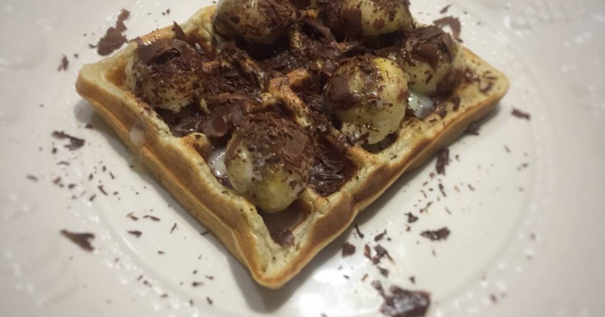 Waffles Cambur&Canela con toping de leche condensada cambur y chocolate