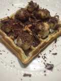Waffles Cambur&Canela con toping de leche condensada cambur y chocolate