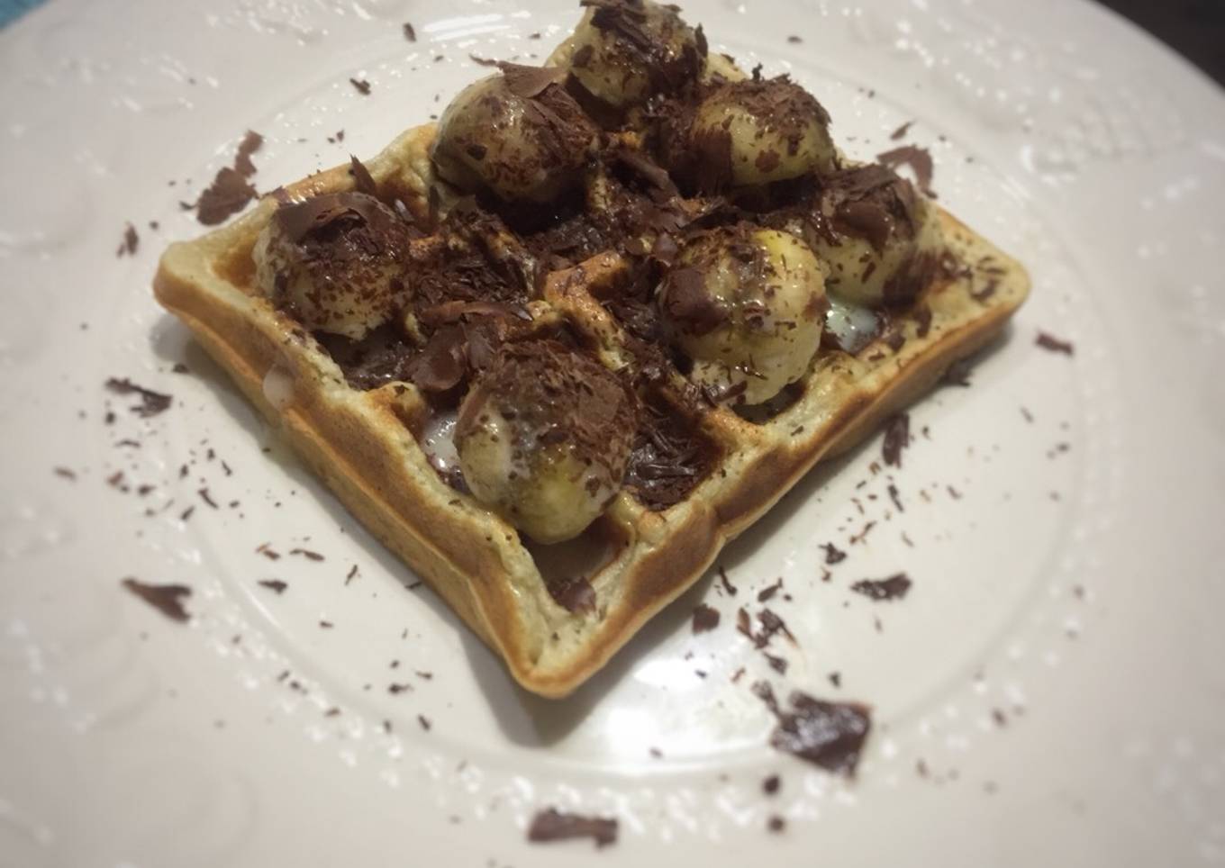 Waffles Cambur&Canela con toping de leche condensada cambur y chocolate