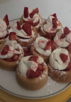 A picture of Strawberry Shortcake.