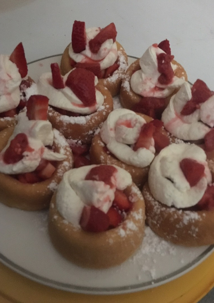 A picture of Strawberry Shortcake.