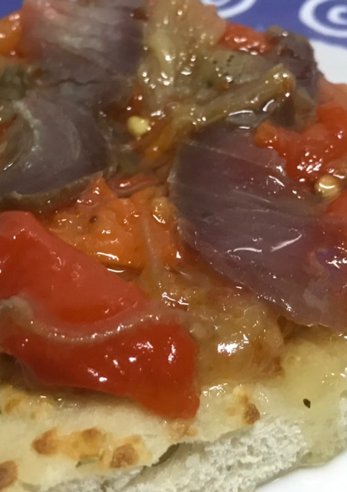 Una foto de Focaccia con esgarrat y mojama