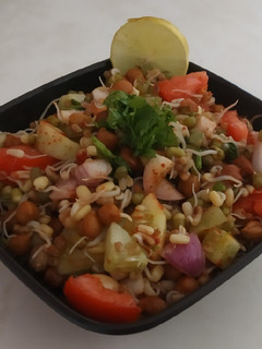 પ્રોટીન સલાડ (Protein Salad Recipe In Gujarati) રેસીપી મુખ્ય ફોટો