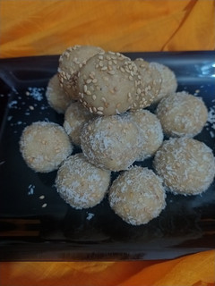 લાડુ(Ladoo Recipe in Gujarati) રેસીપી મુખ્ય ફોટો