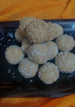 લાડુ(Ladoo Recipe in Gujarati) રેસીપી મુખ્ય ફોટો