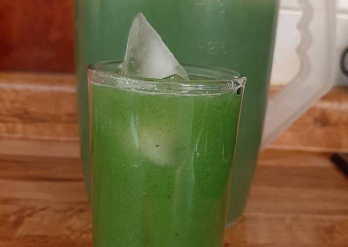 Agua de guayaba, espinaca y limón Receta de Esther Soto- Cookpad