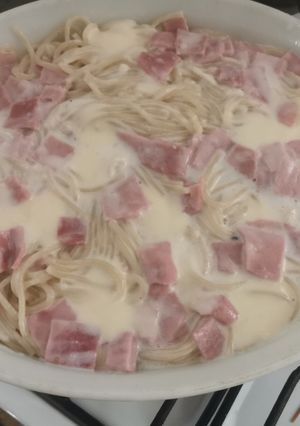 Una foto de Fideos con salsa blanca