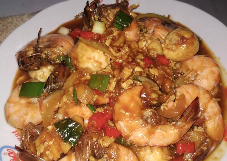 Langkah Mudah untuk Membuat Udang Saus Padang yang Bikin Ngiler