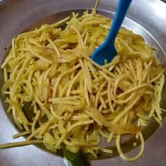 A picture of Noodles.