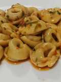 Tortellini ripieni di Carne con Olio, Aglio e Peperoncino