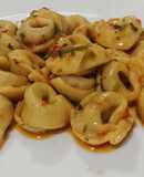 Tortellini ripieni di Carne con Olio, Aglio e Peperoncino