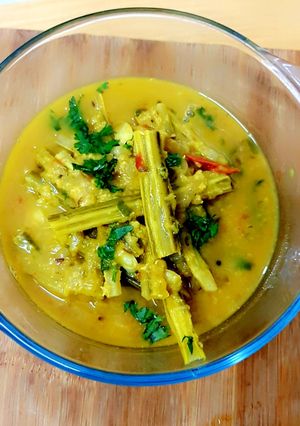 A picture of Sohanjana ki phali (drumsticks).