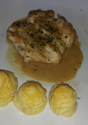 Una foto de Pechugas de pollo al ajillo