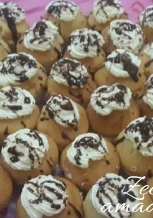 A picture of Vanilla Cupcakes.