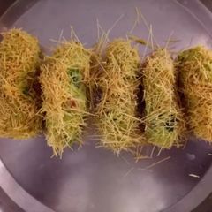 A picture of Russian Rolls.