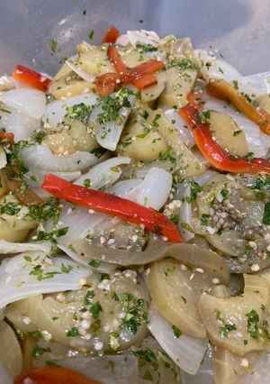 Una foto de Ensalada de verduras cocidas (escalivada trucha o escabeche mentiroso)