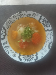 Una foto de Sopa de pollo desmenuzado