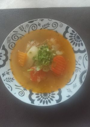 Una foto de Sopa de pollo desmenuzado