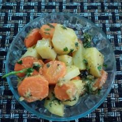 A picture of Dum aaloo gajar.