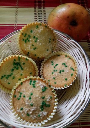 A picture of Mango Flavour Cupcakes#4weekschallenge.