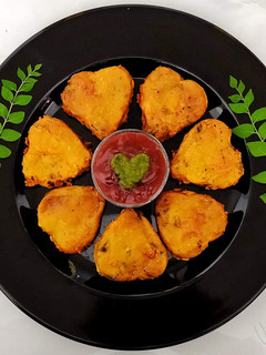 A picture of Aalu Chop.