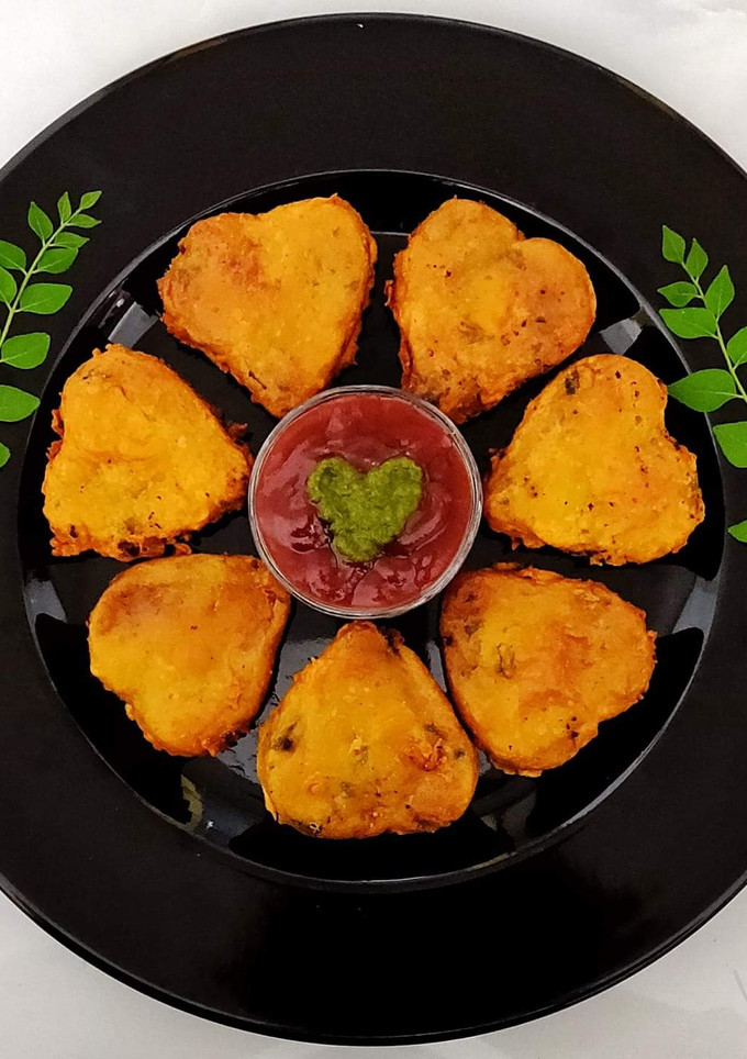 A picture of Aalu Chop.