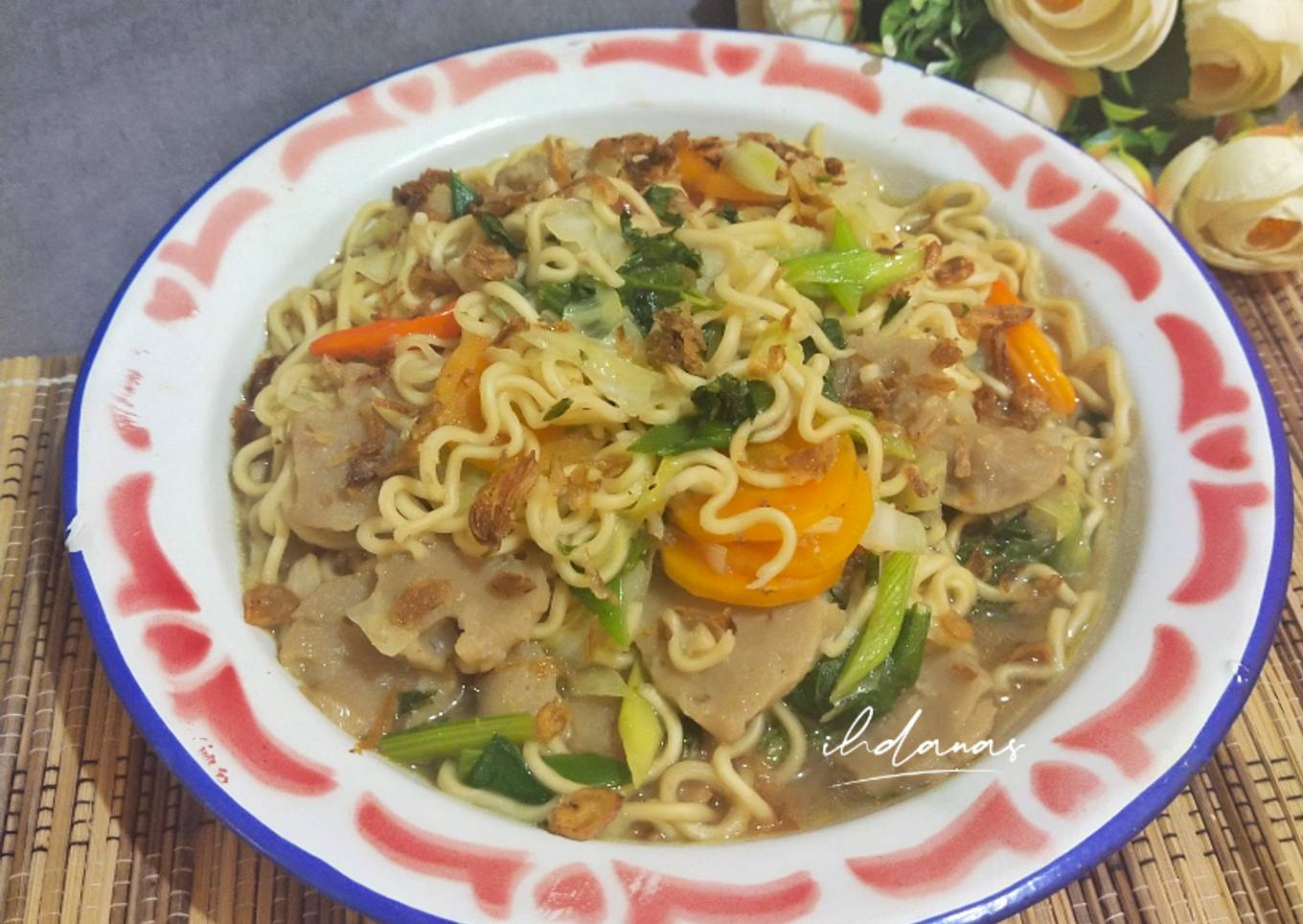 Mie Nyemek Bakso Wortel