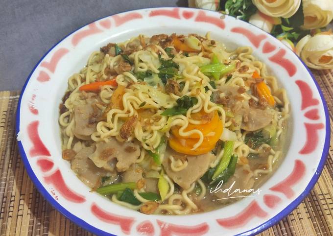 Easiest Way to Cook Delicious Mie Nyemek Bakso Wortel
